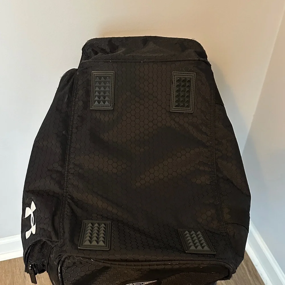 Under Armour Black Duffel Bag for Men for kids For multipurpose